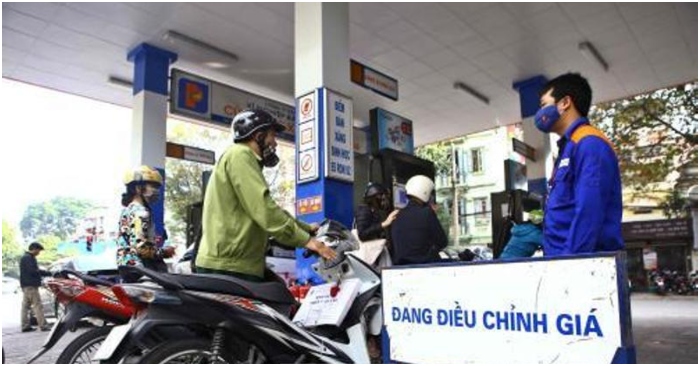 Việt Nam: Giá dầu giảm mạnh trong lần điều chỉnh thứ 3 năm 2023