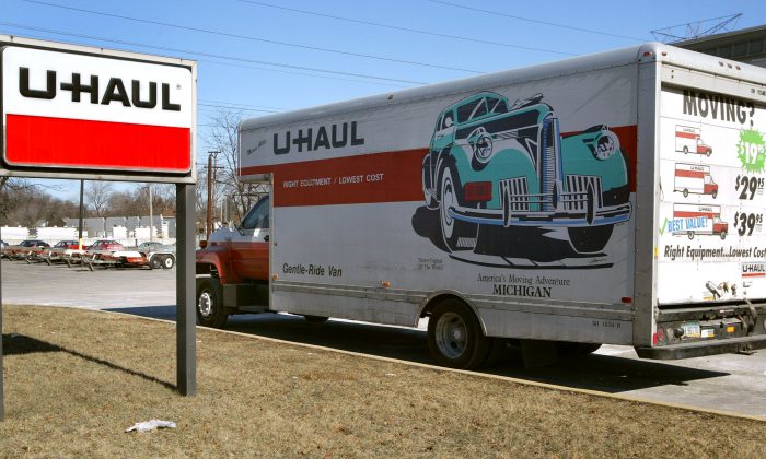 California dẫn đầu về số xe tải U-Haul rời khỏi tiểu bang, Texas là điểm đến hàng đầu
