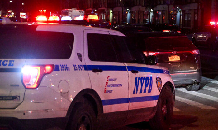 Một chiếc xe của Sở Cảnh sát Thành phố New York ở New York trong một bức ảnh chụp. (Ảnh: Alexi Rosenfeld/Getty Images)