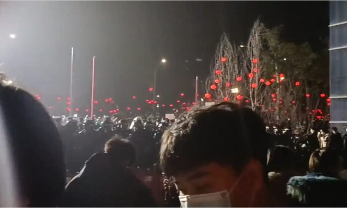 Biểu tình ở Zybio, Trùng Khánh, Trung Quốc, hôm 07/01/2023. (Ảnh: Ảnh chụp màn hình qua The Epoch Times)