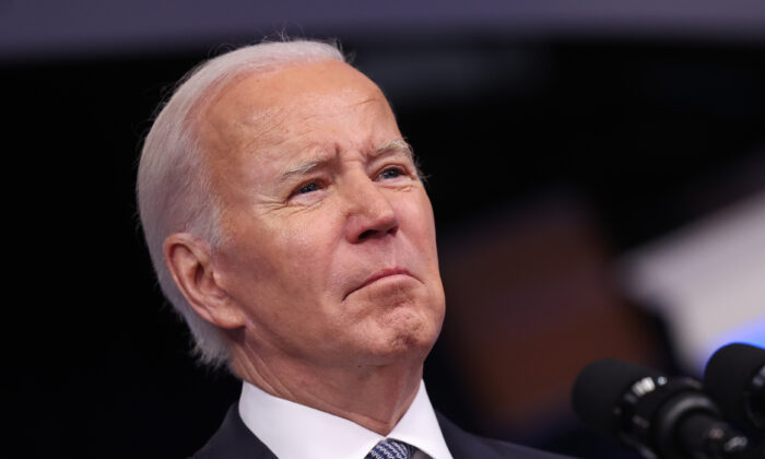 Tổng thống Joe Biden đưa ra nhận xét tại Hoa Thịnh Đốn hôm 12/01/2023. (Ảnh: Kevin Dietsch/Getty Images)
