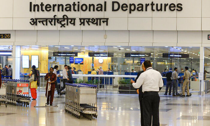 Toàn cảnh sảnh khởi hành ở Nhà ga số 3 của phi trường Quốc tế Indira Gandhi ở New Delhi, vào ngày 05/11/2014. (Ảnh: Prakash Singh/AFP/Getty Images)