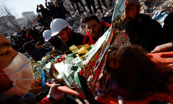 Động đất Thổ Nhĩ Kỳ-Syria: Số người thiệt mạng vượt quá 33,000, Thổ Nhĩ Kỳ bắt đầu tra xét các công ty xây dựng