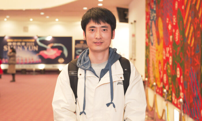 Anh Wen Qiang tham dự chương trình Nghệ thuật Biểu diễn Shen Yun tại Trung tâm Văn hóa Toàn diện Kawaguchi Lilia ở Kawaguchi, Nhật Bản hôm 17/01/2023. (Ảnh: The Epoch Times)