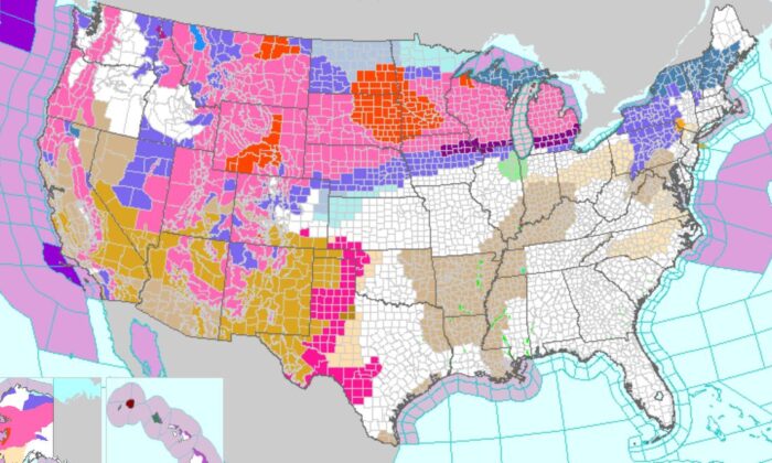 Một bản đồ cập nhật do Dịch vụ Thời tiết Quốc gia phát hành hôm thứ Ba 21/02/2023, cho thấy các cảnh báo và lời khuyên trong bối cảnh một cơn bão mùa đông lớn hiện đang ảnh hưởng đến Hoa Kỳ. Các vùng màu hồng biểu thị cảnh báo bão mùa đông, trong khi các vùng màu cam tươi báo hiệu cảnh báo bão tuyết. (Ảnh: Dịch vụ Thời tiết Quốc gia)