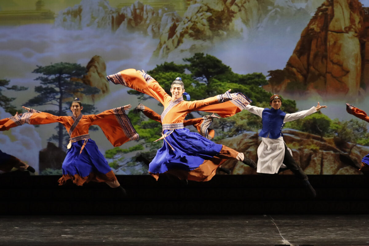 Nghệ sĩ múa Kim Jisung của Shen Yun tìm cách kể những câu chuyện vượt thời gian thông qua nghệ thuật phổ quát