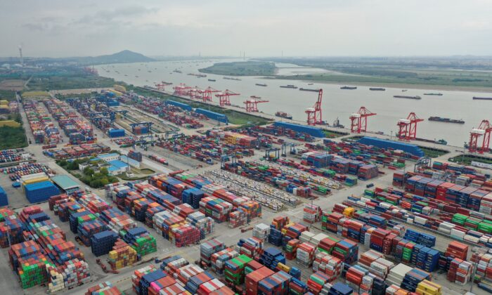Trung Quốc: Container rỗng chất đống tại các cảng trong bối cảnh xuất cảng tiếp tục giảm