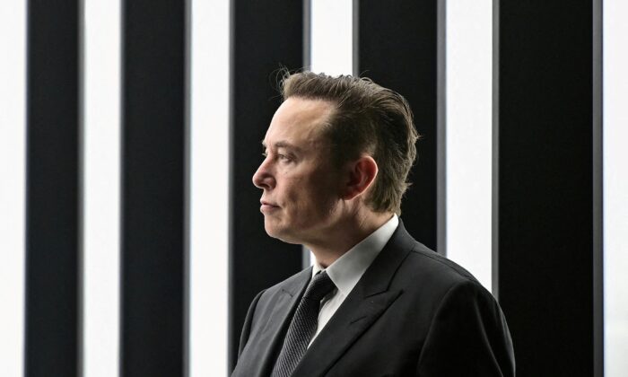 Ông Musk tham dự lễ khai trương Tesla Gigafactory mới dành cho xe điện ở Grünheide, Đức, hôm 22/03/2022. (Ảnh: Patrick Pleul/Pool qua Reuters)