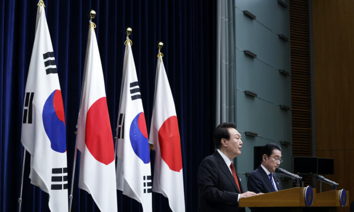 Nam Hàn, Nhật Bản nối lại quan hệ trước mối đe dọa từ Bắc Hàn