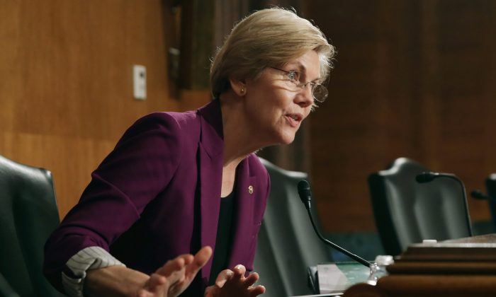 Thượng nghị sĩ Elizabeth Warren (Dân Chủ-Massachuset), thành viên Ủy ban Ngân hàng, Nhà ở, và Đô thị Thượng viện. (Ảnh: Chip Somodevilla/Getty Images)
