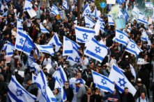 Những người biểu tình ủng hộ chính phủ liên minh theo chủ nghĩa dân tộc của Israel và các kế hoạch cải tiến tư pháp của chính phủ này, tại Jerusalem, hôm 27/03/2023. (Ảnh: Ammar Awad/REUTERS)