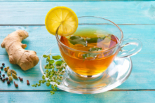 Cảm nhận sức sống, rạng rỡ và sự tươi tắn trong từng ngụm trà. (Ảnh: CLICKMANIS/Shutterstock)
