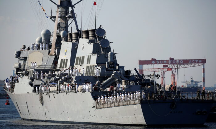 Khu trục hạm mang hỏa tiễn dẫn đường của Hoa Kỳ đi qua Eo biển Đài Loan trong bối cảnh Trung Quốc liên tục đe dọa