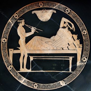 Một người đàn ông lắng nghe một bạn trẻ chơi kèn aulos. Tranh trên chiếc cốc, khoảng năm 460 đến 450 sau Công Nguyên. Viện bảo tàng Louvre. (Ảnh: Tài sản công)