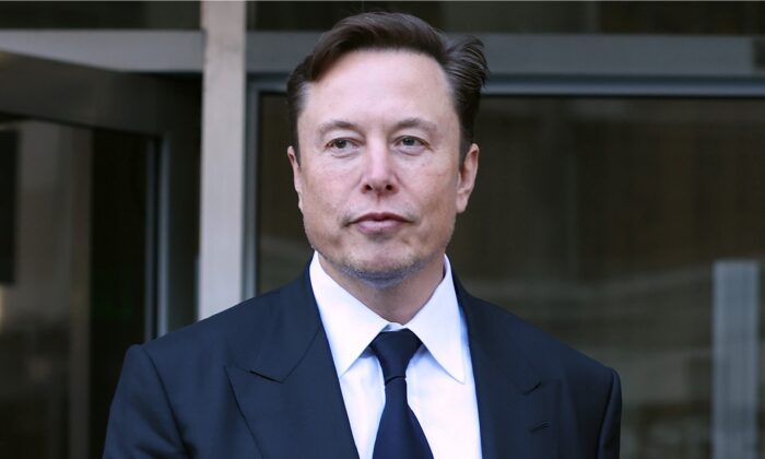 Ông Elon Musk, Giám đốc điều hành Tesla, rời khỏi Tòa nhà Liên bang Phillip Burton ở San Francisco, California, hôm 24/01/2023. (Ảnh: Justin Sullivan/Getty Images)