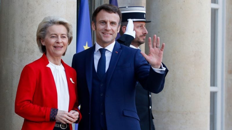 Chủ tịch Ủy ban Âu Châu Ursula von der Leyen (trái) và Tổng thống Pháp Emmanuel Macron. Ảnh tượng trưng. (Ảnh: Thierry Chesnot/Getty Images)