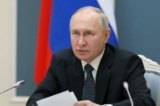 Tổng thống Nga Vladimir Putin chủ trì cuộc họp của Hội đồng Bảo an qua một liên kết video ở Moscow, hôm 05/04/2023. (Ảnh: Gavriil Grigorov/ Sputnik/AFP qua Getty Images)