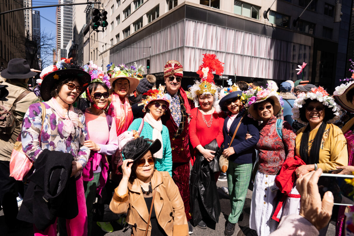 1.Diễn hành Lễ Phục Sinh và Lễ hội Bonnet ở thành phố New York hôm 09/04/2023. (Ảnh: Larry Dye/The Epoch Times)