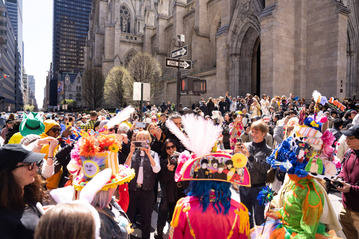 2.Diễn hành Lễ Phục Sinh và Lễ hội Bonnet ở thành phố New York hôm 09/04/2023. (Ảnh: Larry Dye/The Epoch Times)