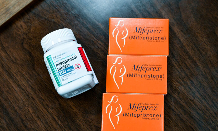 Tối cao Pháp viện quyết định duy trì quyền tiếp cận thuốc phá thai Mifepristone trong bối cảnh cuộc chiến pháp lý đang diễn ra
