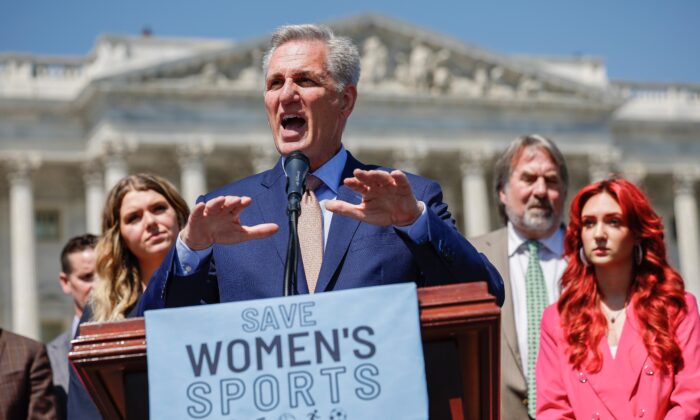 Hạ viện Hoa Kỳ thông qua dự luật cấm các vận động viên chuyển giới tham gia các môn thể thao dành cho phụ nữ