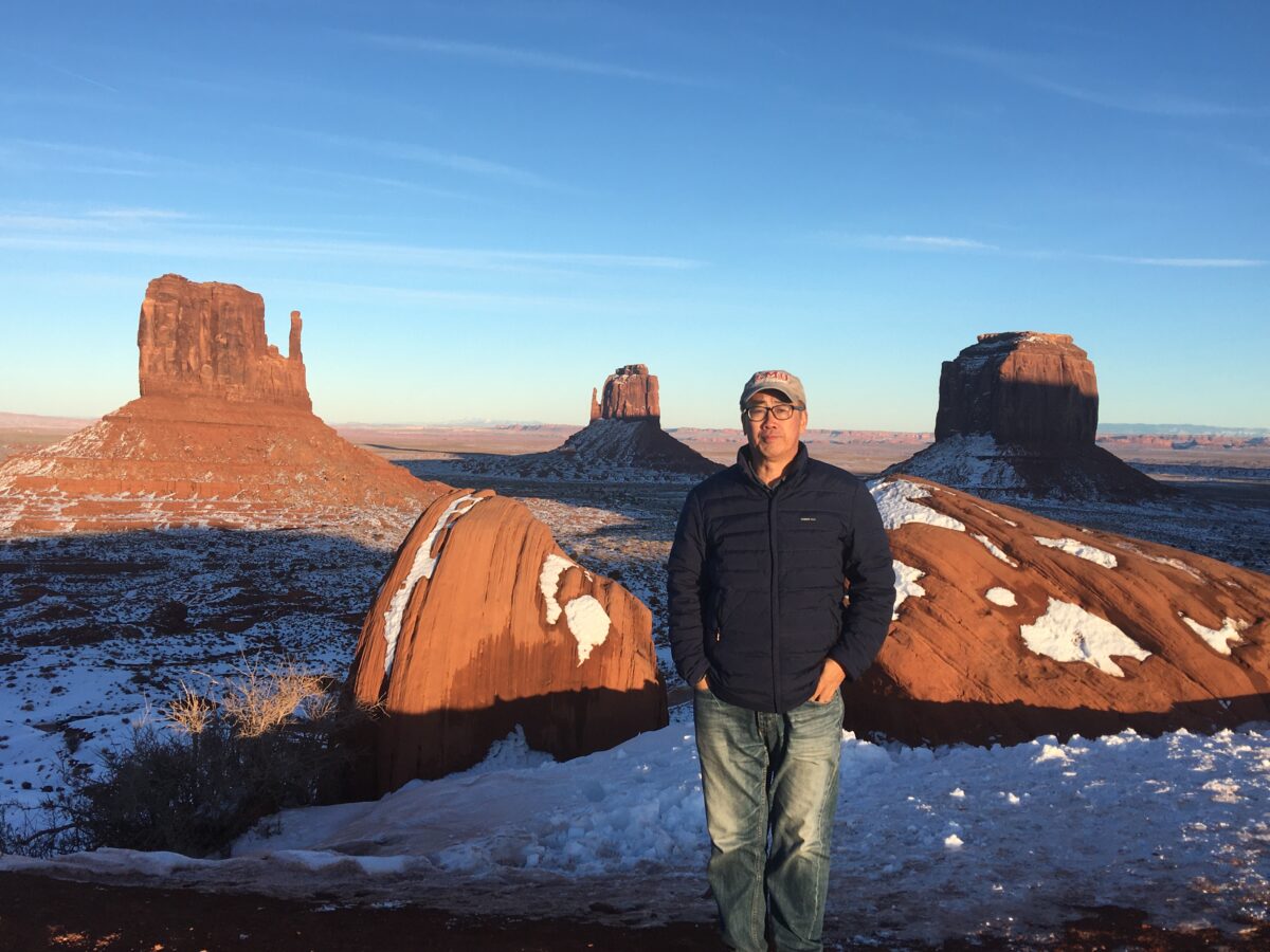 Ông Chu Đức Dũng tại Thung lũng Tượng đài ở Quận Navajo, Arizona, vào tháng 01/2020. (Ảnh: Đăng dưới sự cho phép của anh Chu Du)