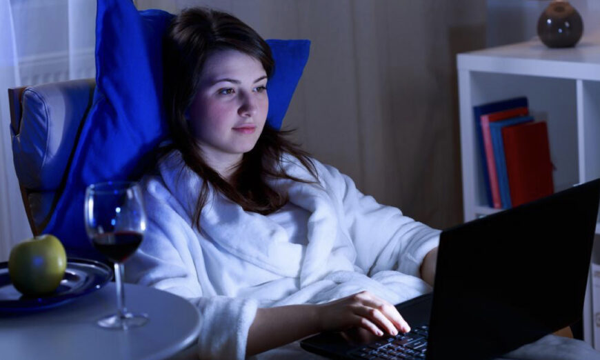 Thức khuya tác động tiêu cực lên bộ não như thế nào? (Ảnh: Shutterstock)