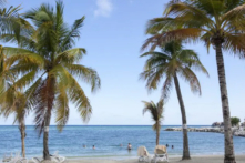 Làn nước biển ấm áp, êm đềm vẫy gọi tại khách sạn Hotel Riu Palace Jamaica. (Ảnh: Annie Wu/The Epoch Times)
