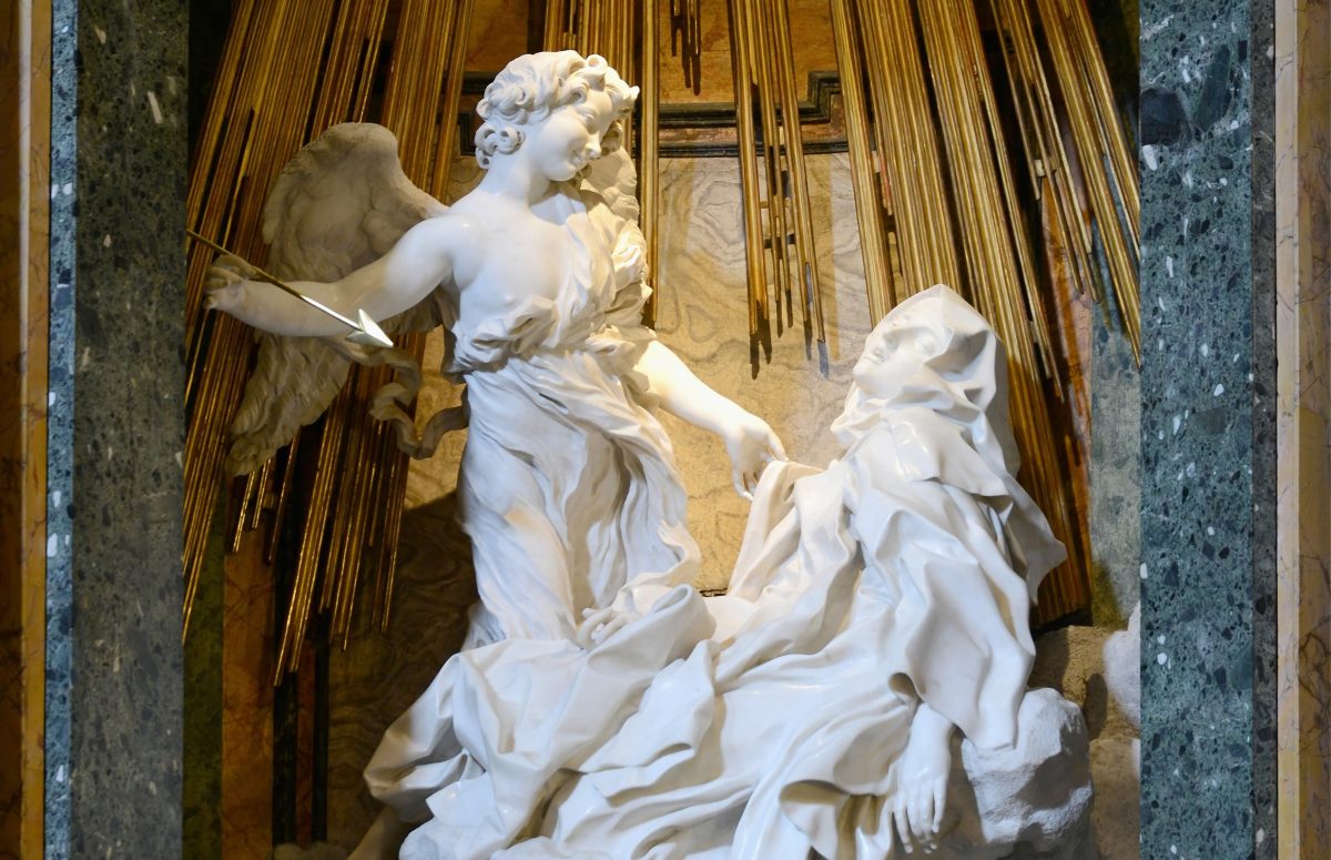 “Sự nhập định của Thánh Teresa,” 1647–1652, tác phẩm của điêu khắc gia Gian Lorenzo Bernini. Nhà nguyện Cornaro, Santa Maria della Vittoria, Rome. (Ảnh: Tài sản công)