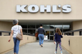 Khách hàng vào một cửa hàng Kohl's ở San Rafael, California, hôm 21/08/2018. (Ảnh: Justin Sullivan/Getty Images)