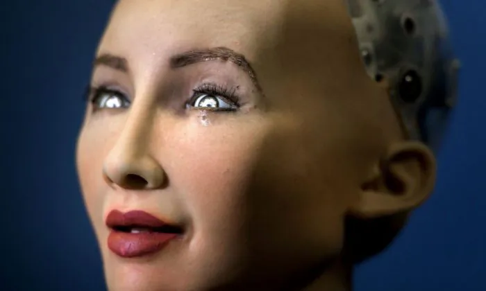“Sophia” — một robot có hình dạng giống như con người và được trang bị trí thông minh nhân tạo ở Geneva, vào ngày 07/06/2017. (Ảnh: Fabrice Coffrini/AFP/Getty Images)