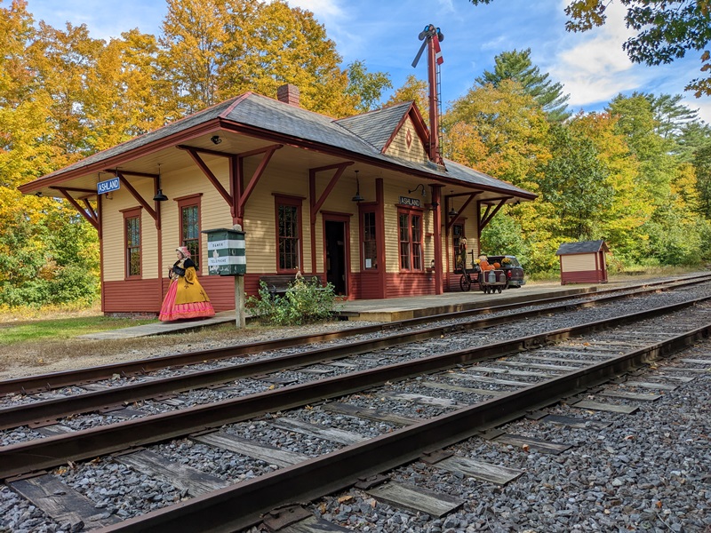 Đây là bảo tàng nhà ga đường sắt Ashland, tiểu bang New Hampshire, kể từ tháng 09/2022. Đó là một buổi chiều mùa thu đầy thơ mộng. (Ảnh: Đăng dưới sự cho phép của ông Tim Carter)