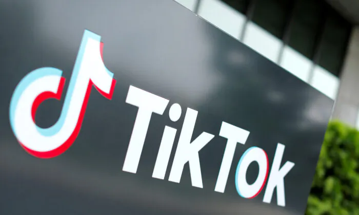 Ảnh chụp logo TikTok bên ngoài trụ sở chính của công ty tại Hoa Kỳ ở Culver City, California, vào ngày 15/09/2020. (Ảnh: Mike Blake/Reuters)