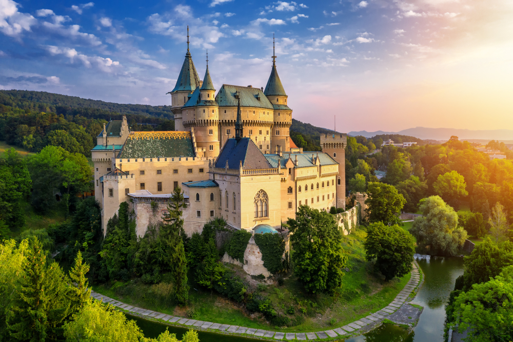 Lâu đài Bojnice là một trong những di tích lâu đời và quan trọng nhất ở Slovakia. (Ảnh: Radu Cadar/Shutterstock)