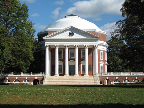 Tổng thống Thomas Jefferson thiết kế Rotunda tại Đại học Virginia ở Charlottesville. Ông đã thiết kế dựa trên một bản phác thảo của đền Pantheon trong một ấn bản năm 1720 của tác phẩm “Bốn Cuốn Sách Về Kiến Trúc” của kiến trúc sư Andrea Palladio. (Ảnh: Tài sản công)