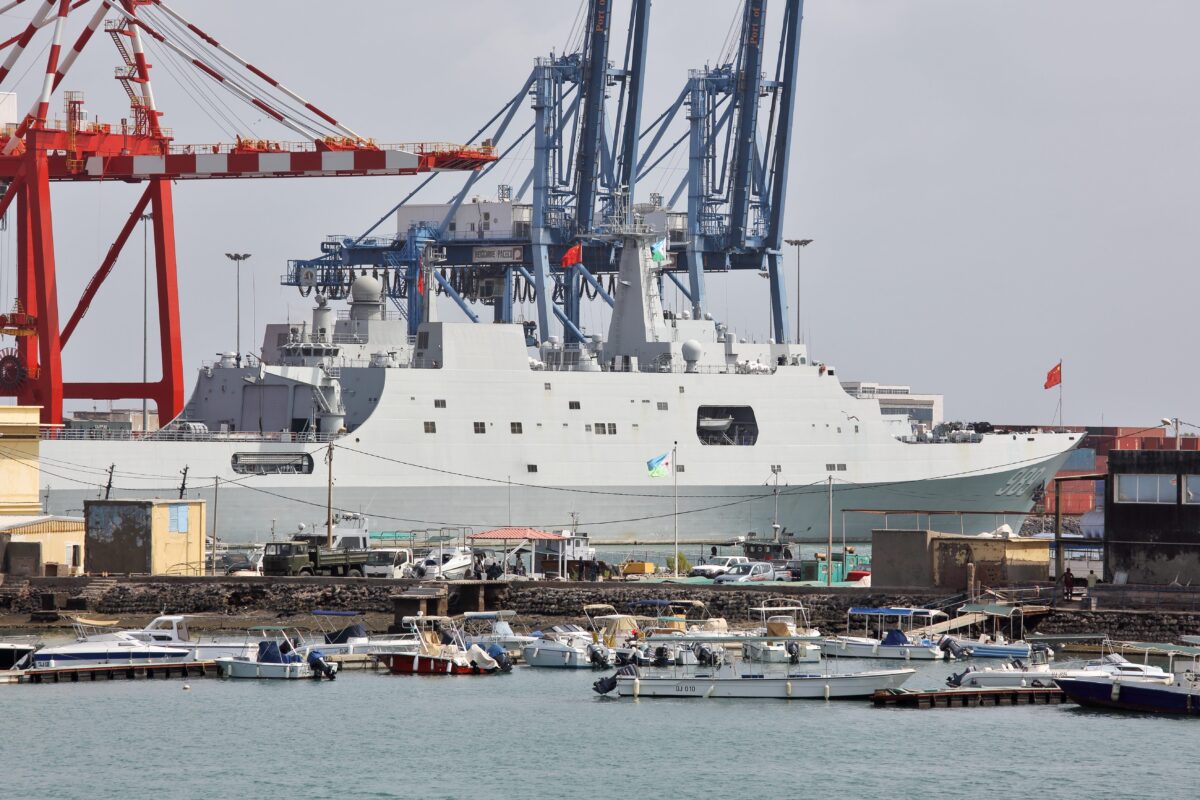 Chiến hạm Trung Quốc cập cảng Djibouti vào ngày 06/02/2016. (Ảnh: Vladimir Melnik/Shutterstock)