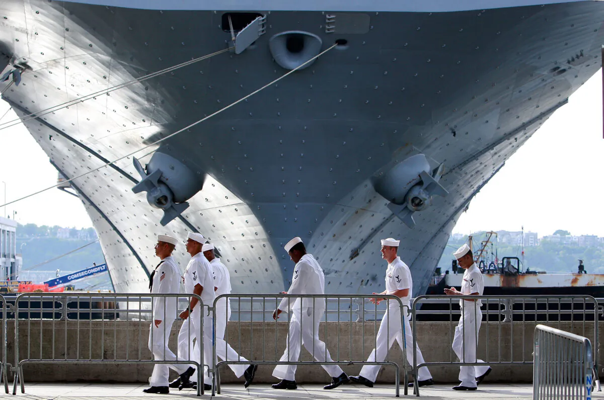 BÀI VIẾT CHUYÊN SÂU: Hải quân Hoa Kỳ đang tuyển mộ ai với ‘mánh lới’ quảng cáo bằng diễn viên giả trang nữ