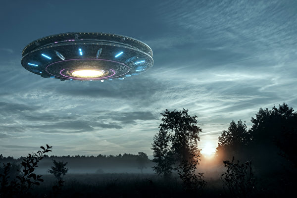 UFO đến từ không gian khác? Cựu quan chức tình báo Mỹ tiết lộ chấn động