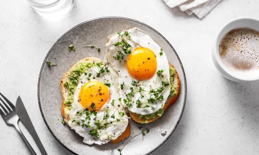 Ăn trứng có làm tăng cholesterol không? (Ảnh: Oksana Mizina/Shutterstock)