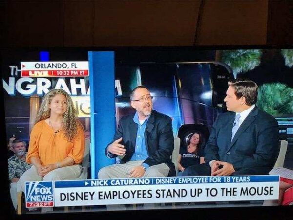 Ông Nick Caturano (ở giữa) lên tiếng phản đối Disney với Thống đốc Florida Ron DeSantis trên Fox News. (Ảnh: Đăng dưới sự cho phép của ông Nick Caturano)