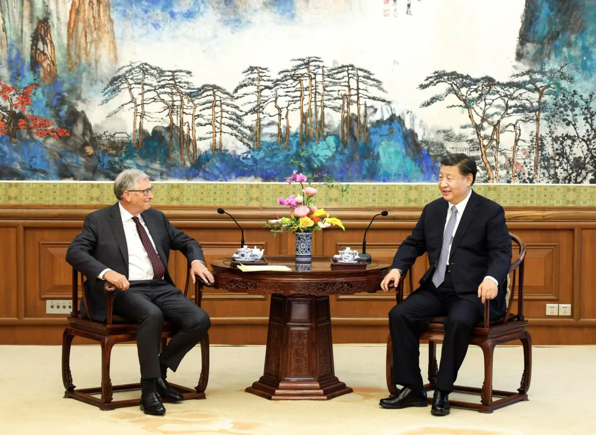 Ông Bill Gates (trái) gặp lãnh đạo Trung Quốc Tập Cận Bình tại Bắc Kinh hôm 16/06/2023. (Ảnh: Yin Bogu/Xinhua qua AP)