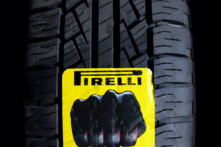 Một chiếc lốp Pirelli được chụp tại một trung tâm chuyên về lốp xe ở Turin, Ý, vào ngày 18/03/2014. (Ảnh: Giorgio Perottino/Reuters)