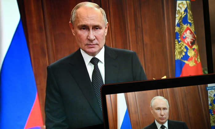 Tổng thống Nga Vladimir Putin đọc bài diễn văn trước quốc dân tại Moscow hôm 24/06/2023. (Ảnh: Pavel Bednyakov, Sputnik, Kremlin Pool Photo qua AP)