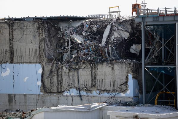 Toàn cảnh thiệt hại đối với tòa nhà lò phản ứng số 3 tại Nhà máy Điện Hạt nhân Daiichi Fukushima. (Ảnh: Christopher Furlong/Getty Images)