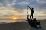 Một bức tượng tôn vinh ngư dân ở Quarteira. (Ảnh: tác giả Tim Johnson)