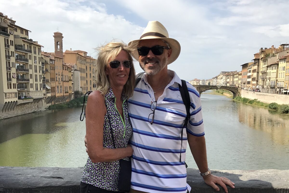 Bà Marybeth và ông Peter Larson tại Florence, Ý, năm 2017. (Ảnh: Đăng dưới sự cho phép của ông Peter Larson)
