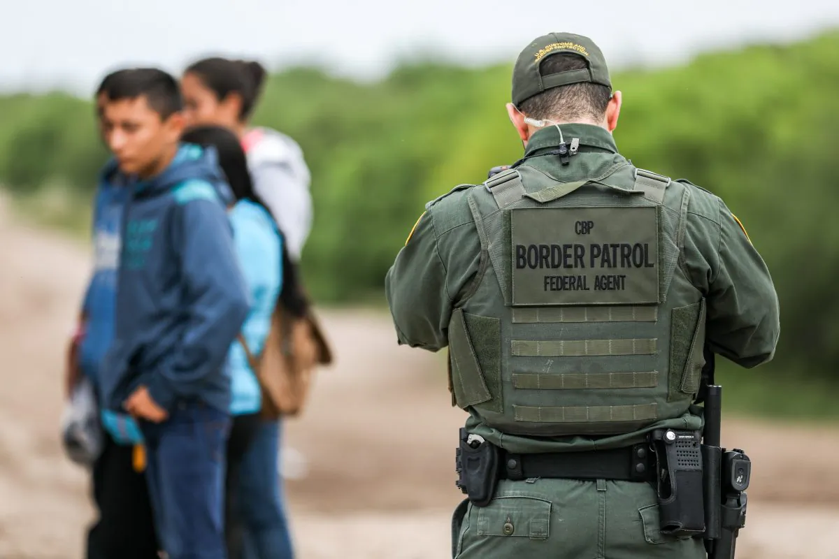 Báo cáo của DHS: ‘Nhiều sai sót’ đã dẫn đến việc thả người nhập cư trái phép nằm trong danh sách theo dõi khủng bố