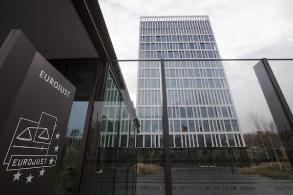 Quang cảnh bên ngoài tòa nhà Eurojust trước một cuộc họp báo ở La Haye, Hà Lan, vào ngày 05/12/2018. (Ảnh: AP Photo/Peter Dejong)