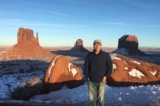 Ông Chu Đức Dũng tại Monument Valley ở Quận Navajo, Arizona, vào tháng 01/2020. (Ảnh: Đăng dưới sự cho phép của anh Chu Du)