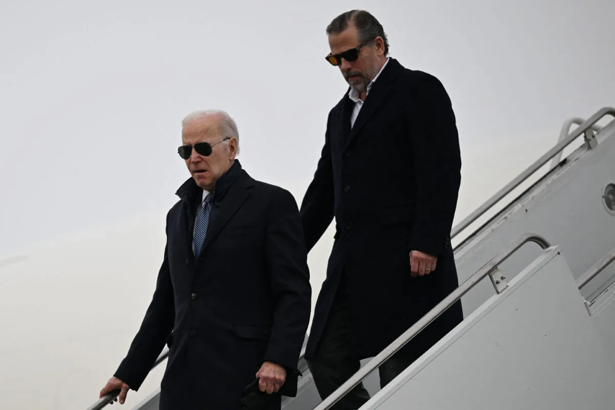 Tài liệu: Nguồn tin của FBI đưa ra cáo buộc rằng ông Joe Biden và ông Hunter Biden nhận hối lộ